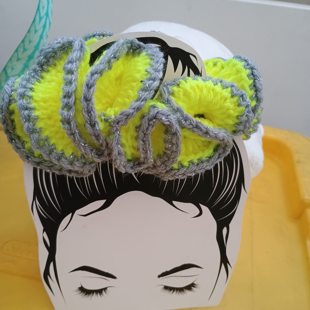 Scrunchie - Picture 12 of 16